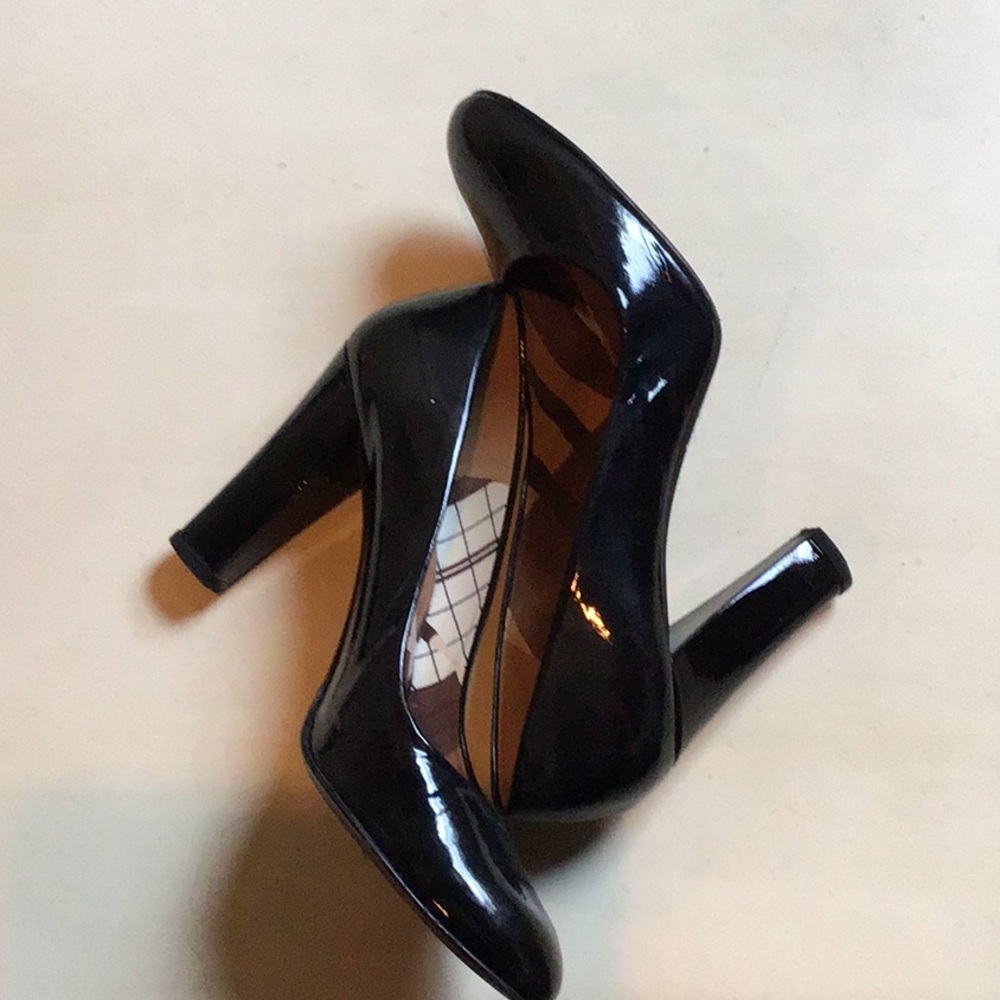 🌷STUART WEITZMAN BLACK PATENT PUMPS SIZE 8.5N - Picture 5 of 5